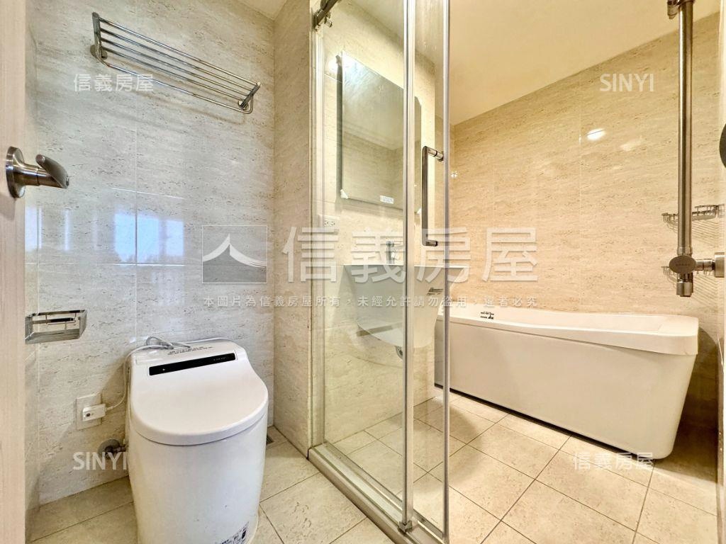 全新高醫景觀捷運三房車位房屋室內格局與周邊環境