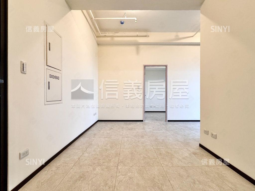 全新高醫景觀捷運三房車位房屋室內格局與周邊環境