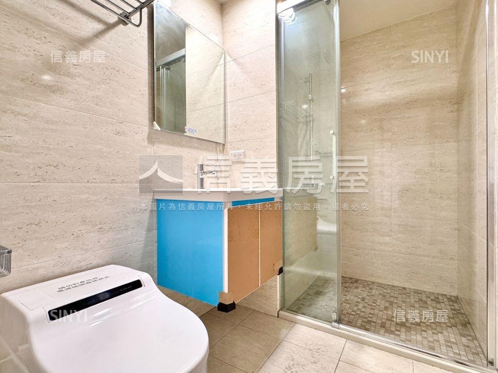 全新高醫景觀捷運三房車位房屋室內格局與周邊環境