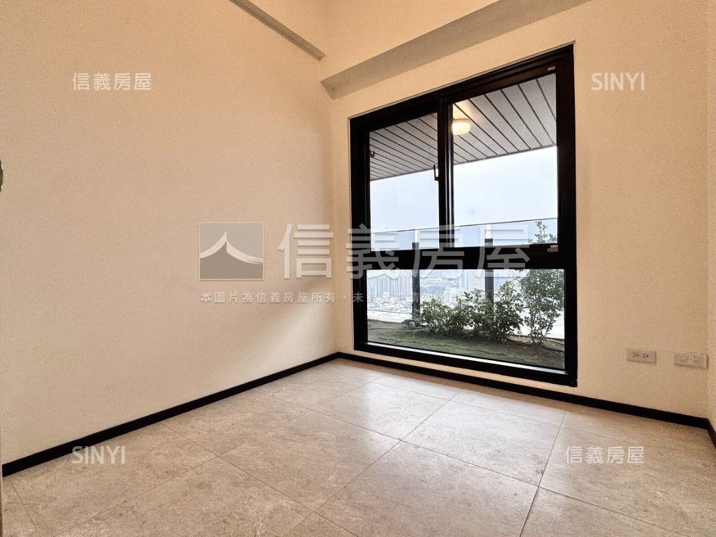 全新高醫景觀捷運三房車位房屋室內格局與周邊環境