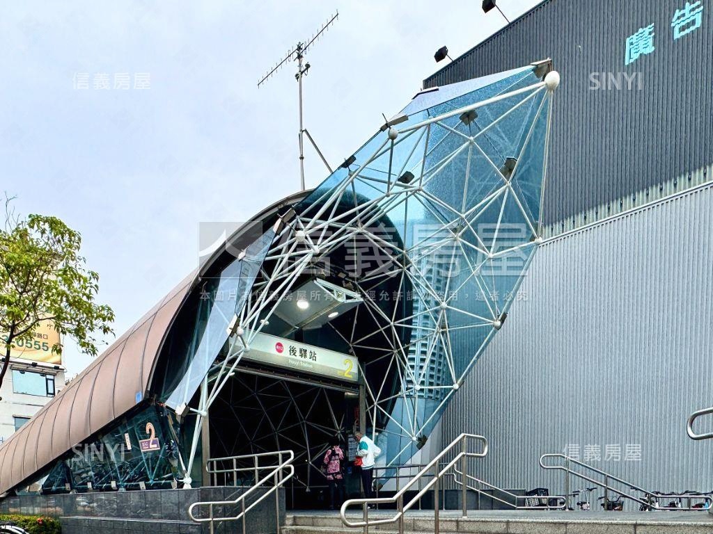 全新高醫景觀捷運三房車位房屋室內格局與周邊環境