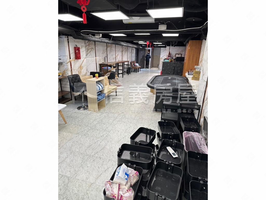 仁愛路百坪金店面房屋室內格局與周邊環境