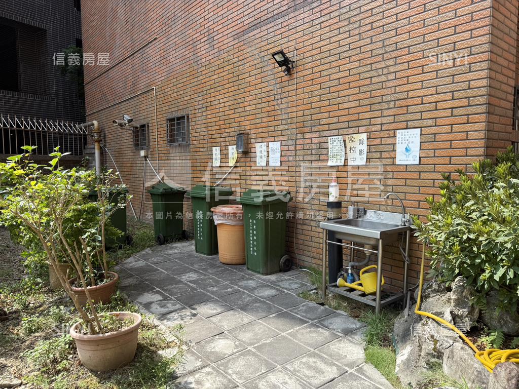 綠園道稀有釋出兩房平面位房屋室內格局與周邊環境
