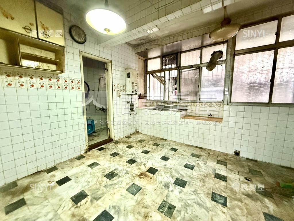 近市場三樓公寓四房房屋室內格局與周邊環境