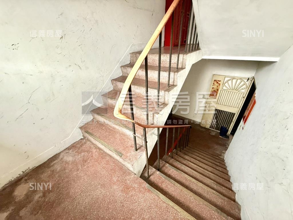 近市場三樓公寓四房房屋室內格局與周邊環境