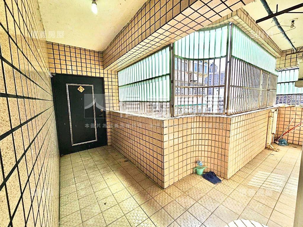 前陽台進出★雙衛浴開窗房屋室內格局與周邊環境