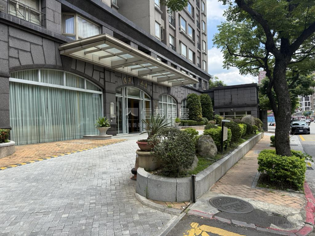 美麗再興坡平車位房屋室內格局與周邊環境