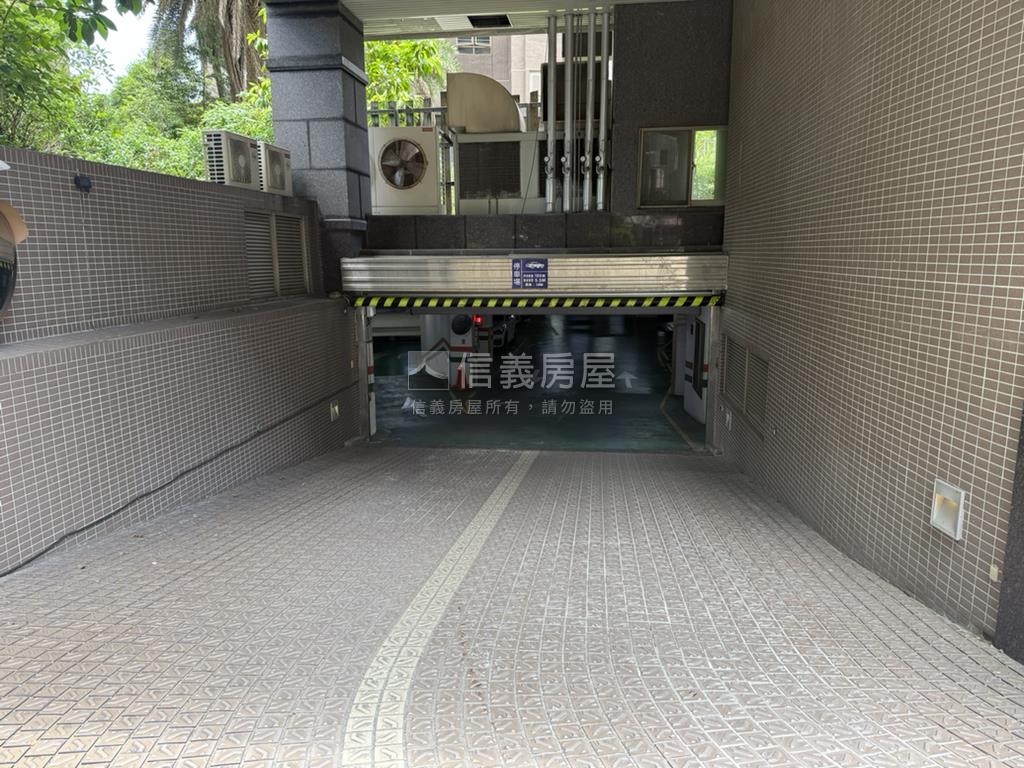 美麗再興坡平車位房屋室內格局與周邊環境