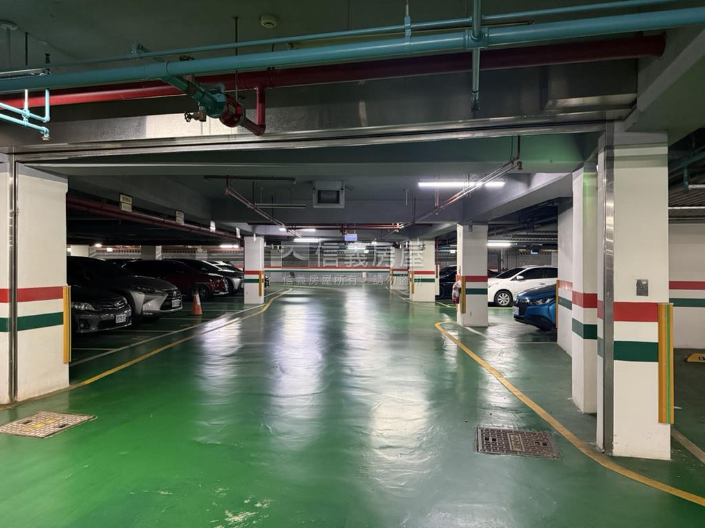 美麗再興坡平車位房屋室內格局與周邊環境