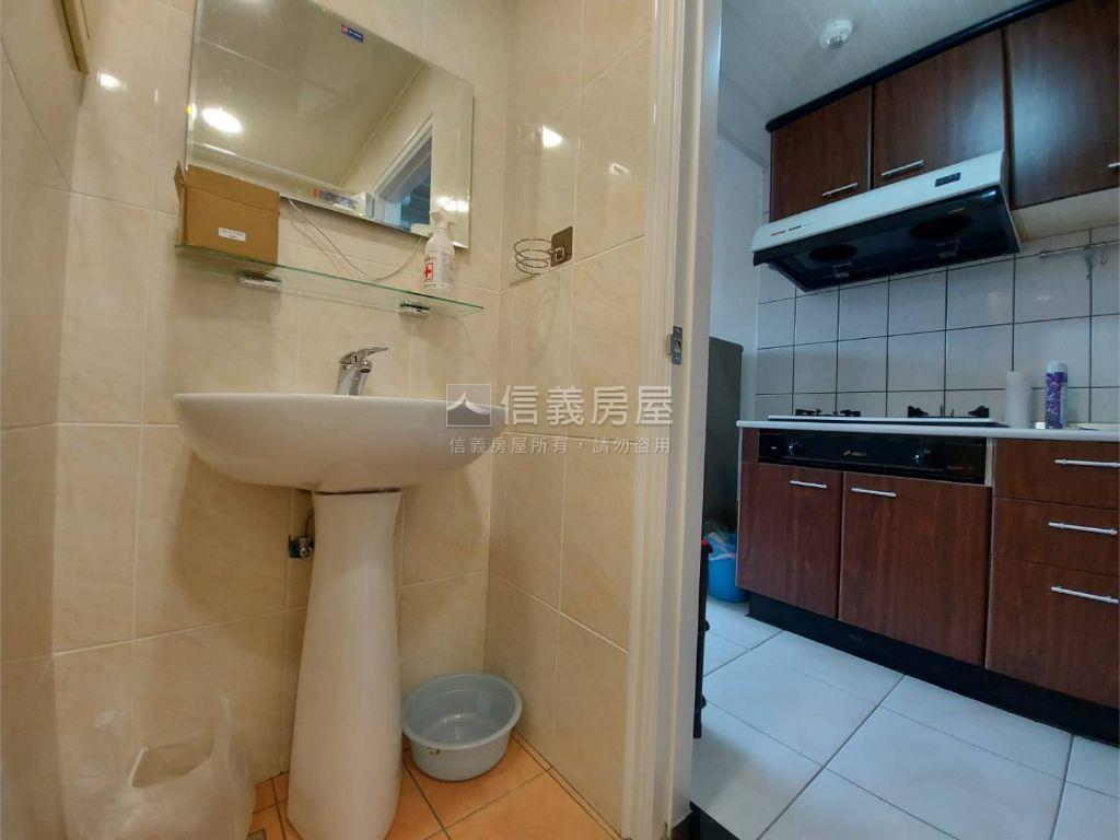 汐止青春嶺低總價電梯套房房屋室內格局與周邊環境