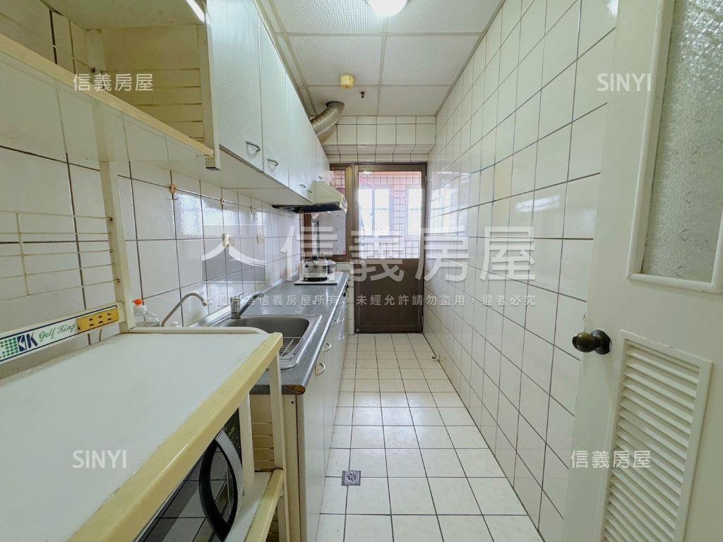 工學商圈次頂樓視野大三房房屋室內格局與周邊環境