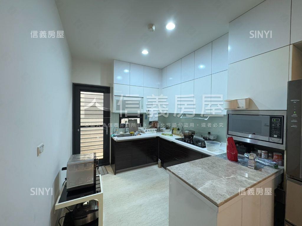 楓樹輕屋齡質感電梯豪墅房屋室內格局與周邊環境