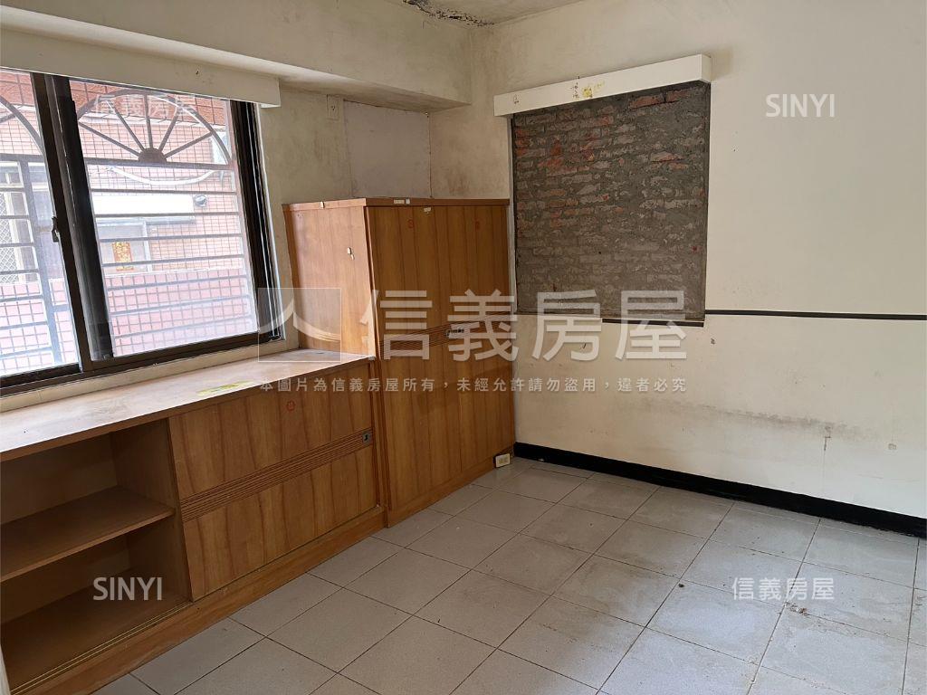 首購近未來Ｇ１０捷運三房房屋室內格局與周邊環境