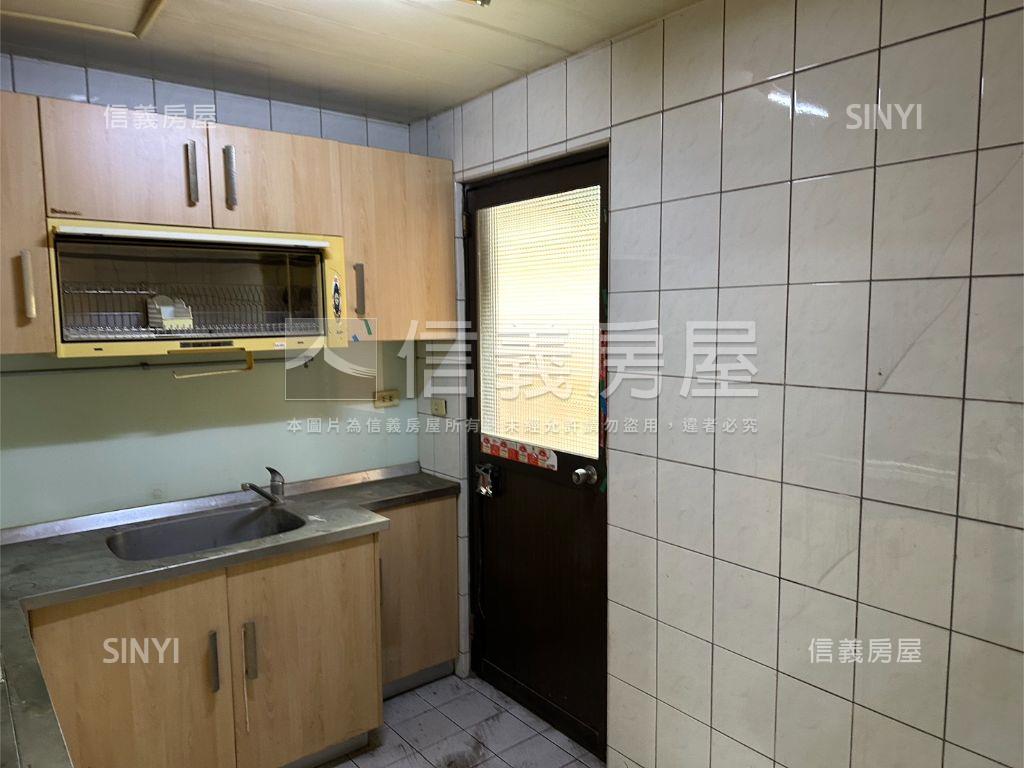 首購近未來Ｇ１０捷運三房房屋室內格局與周邊環境