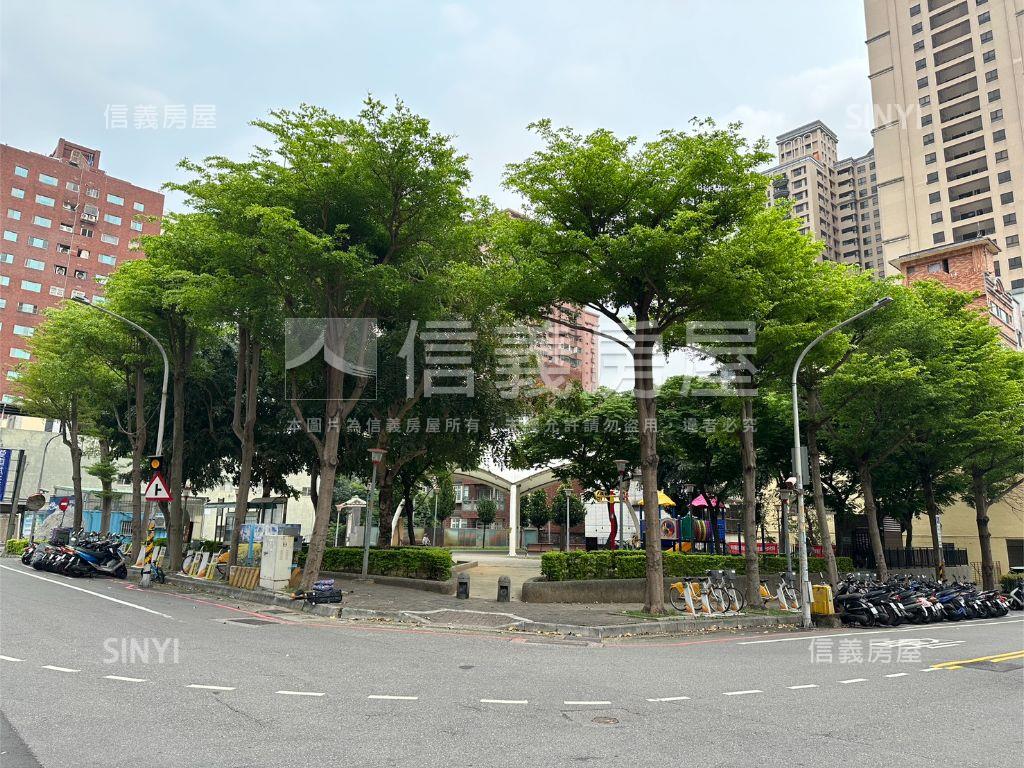 首購近未來Ｇ１０捷運三房房屋室內格局與周邊環境