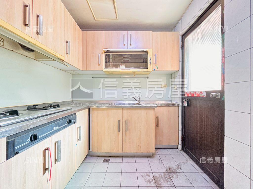 首購近未來Ｇ１０捷運三房房屋室內格局與周邊環境