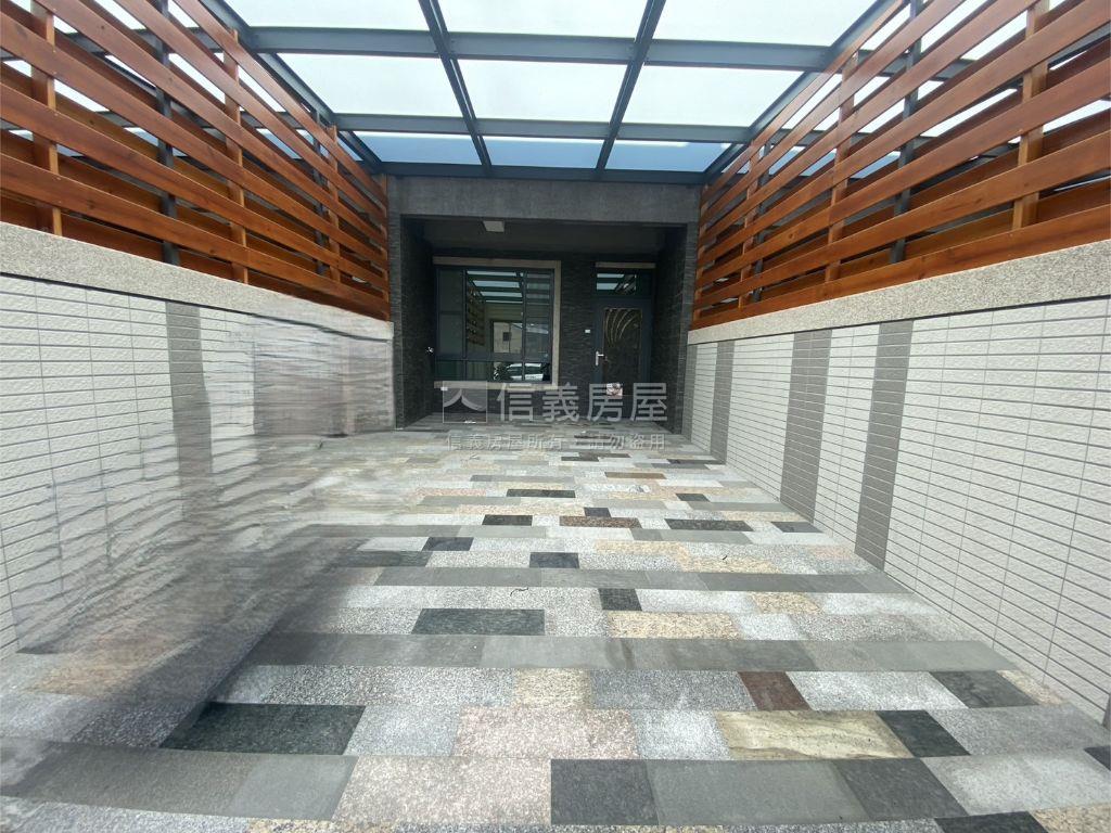 富春路全新臨路透店Ａ房屋室內格局與周邊環境