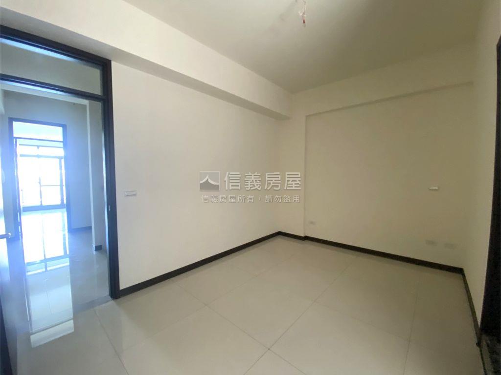 富春路全新臨路透店Ａ房屋室內格局與周邊環境