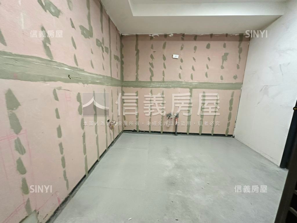 信義專任Ｂ１車位帝王上境房屋室內格局與周邊環境