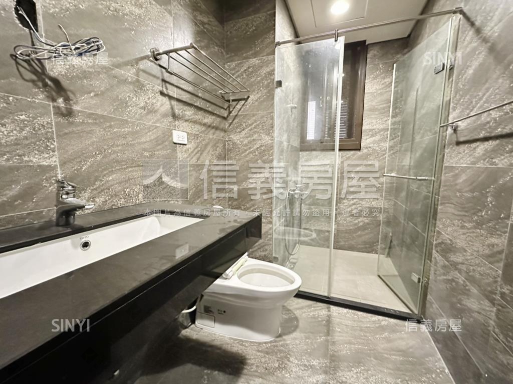 信義專任Ｂ１車位帝王上境房屋室內格局與周邊環境