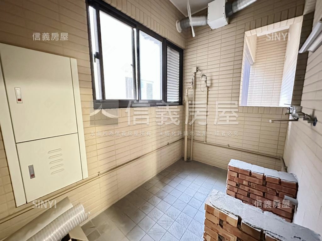 信義專任Ｂ１車位帝王上境房屋室內格局與周邊環境