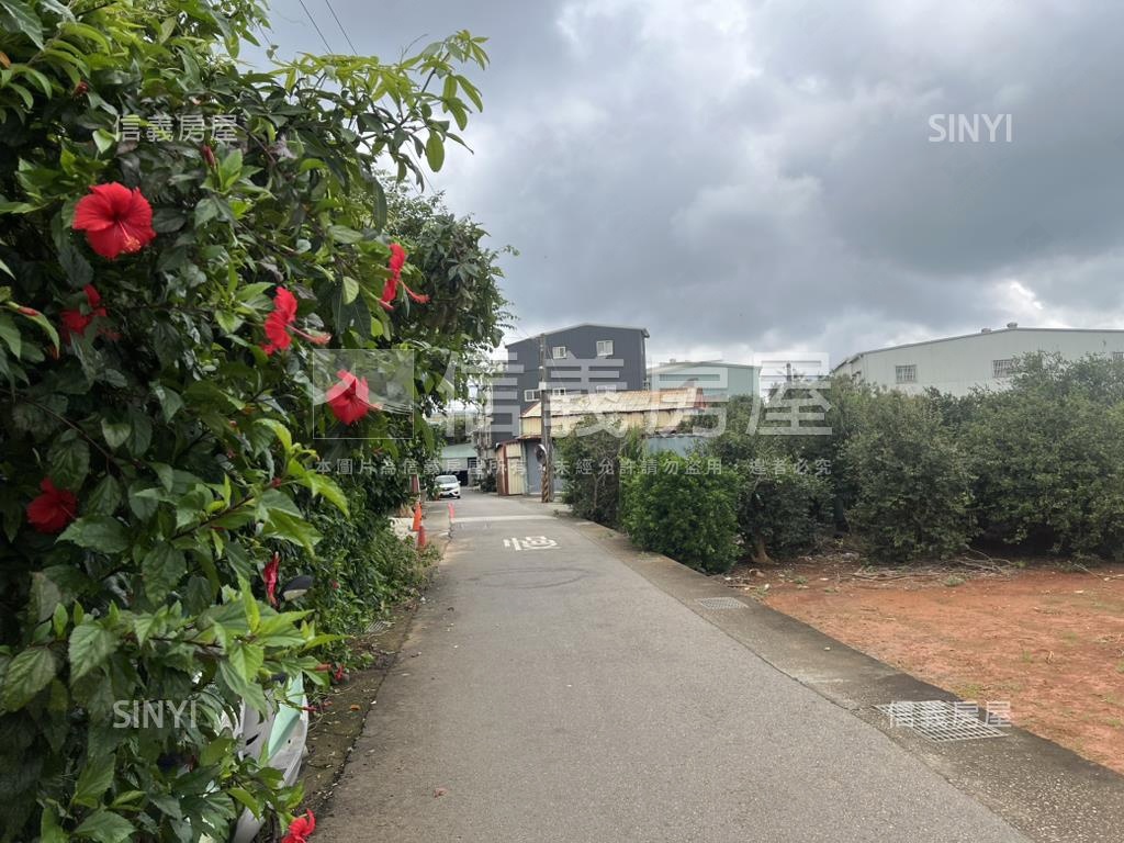 近藍色公路收租邊間透房屋室內格局與周邊環境
