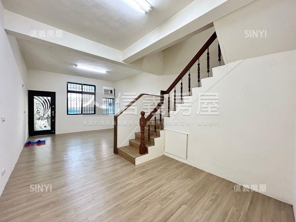 專任東興國小旁車庫透天房屋室內格局與周邊環境