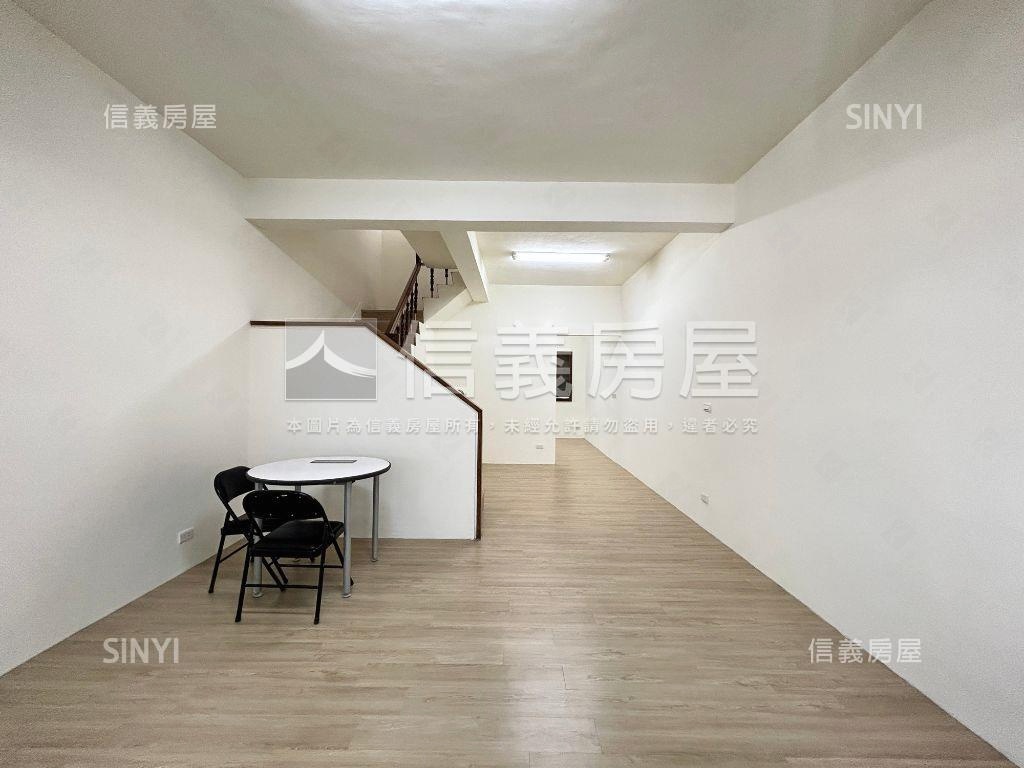 專任東興國小旁車庫透天房屋室內格局與周邊環境