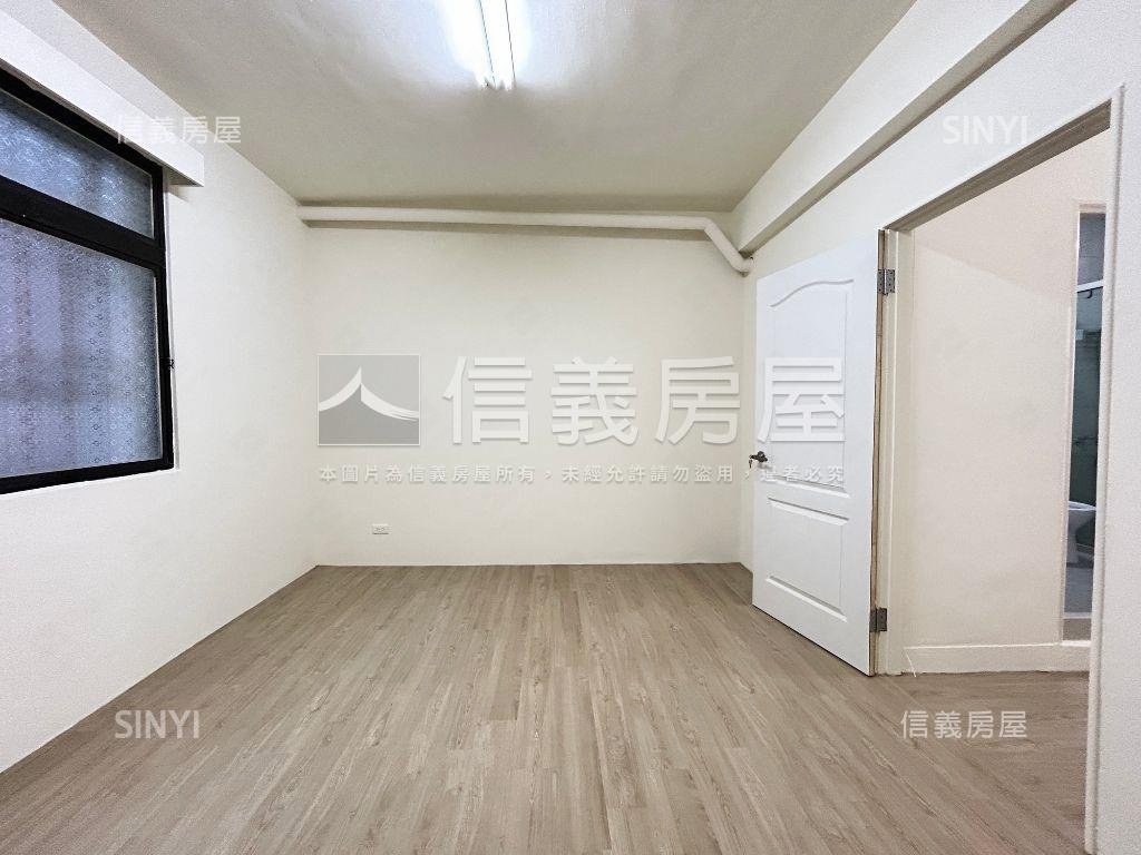 專任東興國小旁車庫透天房屋室內格局與周邊環境