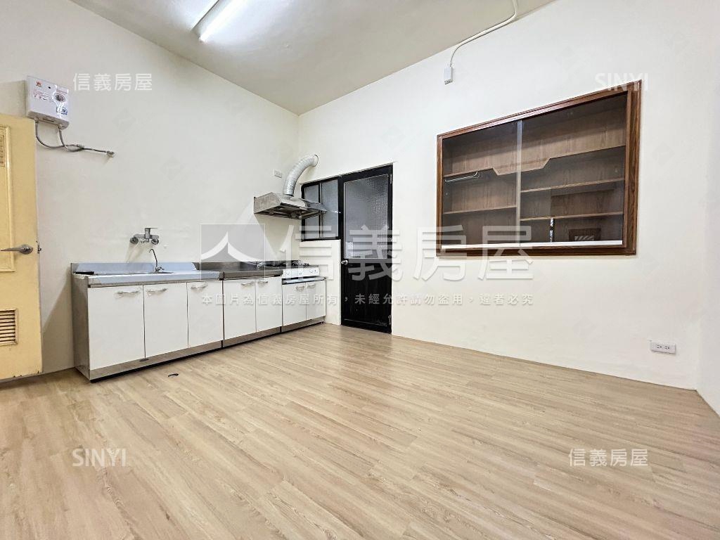 專任東興國小旁車庫透天房屋室內格局與周邊環境