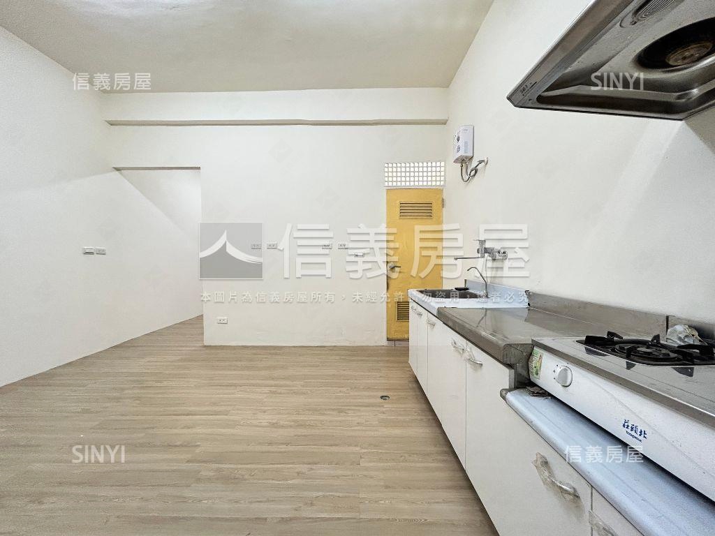 專任東興國小旁車庫透天房屋室內格局與周邊環境