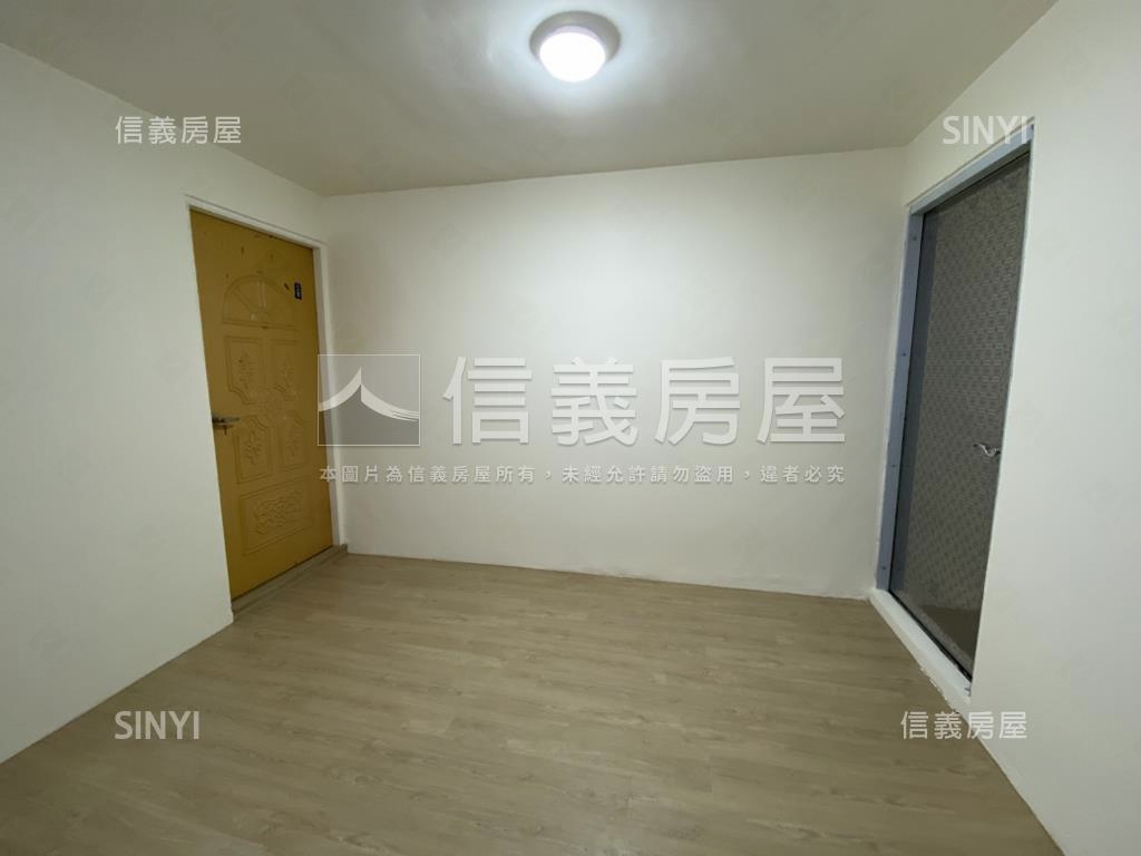 專任東興國小旁車庫透天房屋室內格局與周邊環境