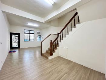 專任東興國小旁車庫透天