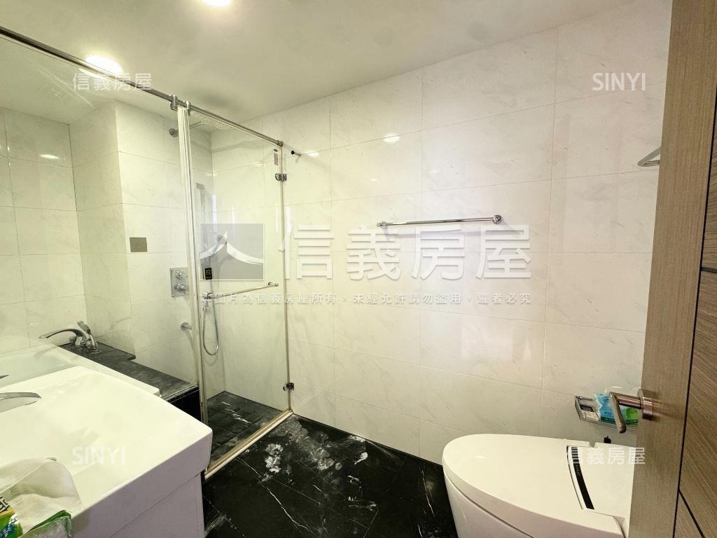 晶麒稀有三房車位露臺戶房屋室內格局與周邊環境