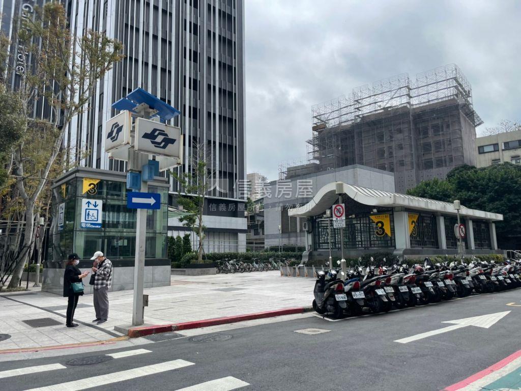 忠孝新生｜低總三房華廈房屋室內格局與周邊環境