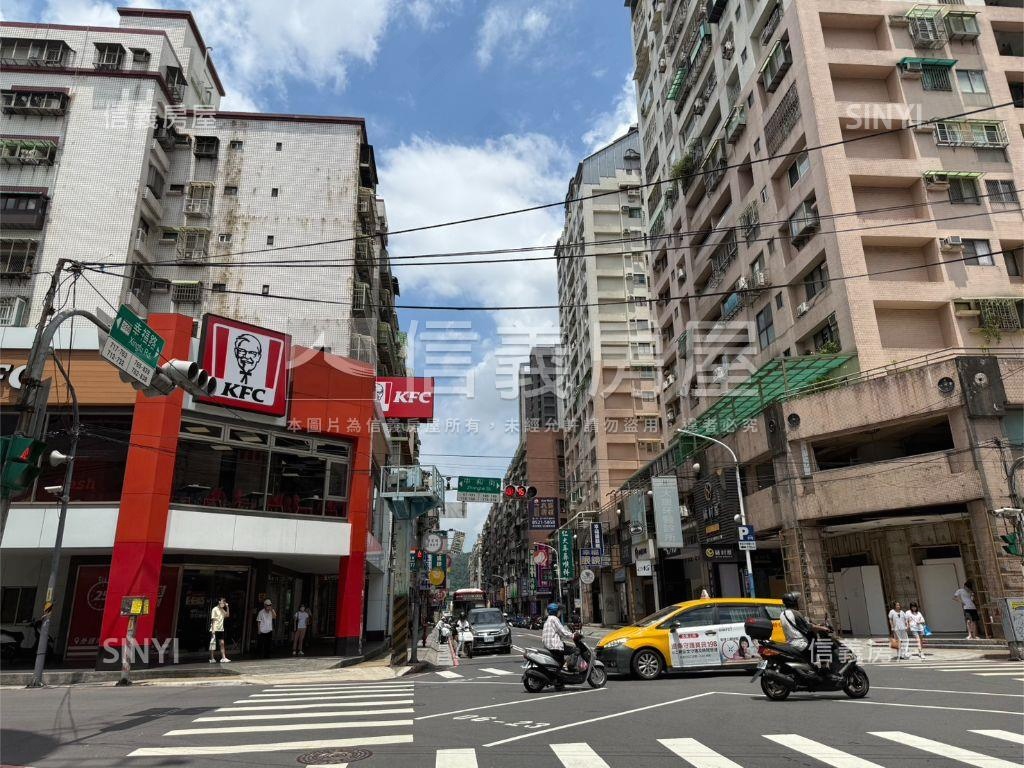 豪門福星採光明亮三房車位房屋室內格局與周邊環境
