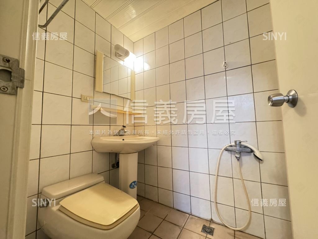 世紀三星稀有釋出三房車位房屋室內格局與周邊環境