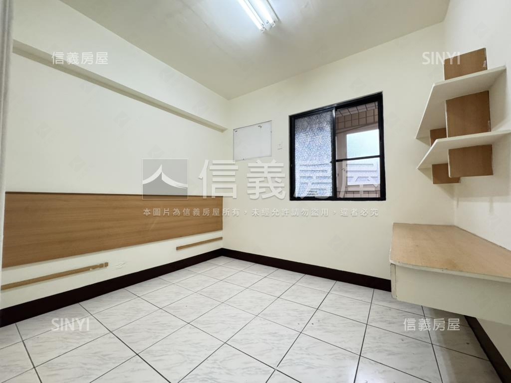 世紀三星稀有釋出三房車位房屋室內格局與周邊環境