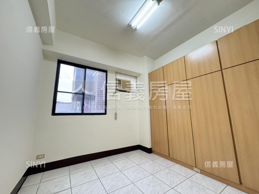 世紀三星稀有釋出三房車位房屋室內格局與周邊環境