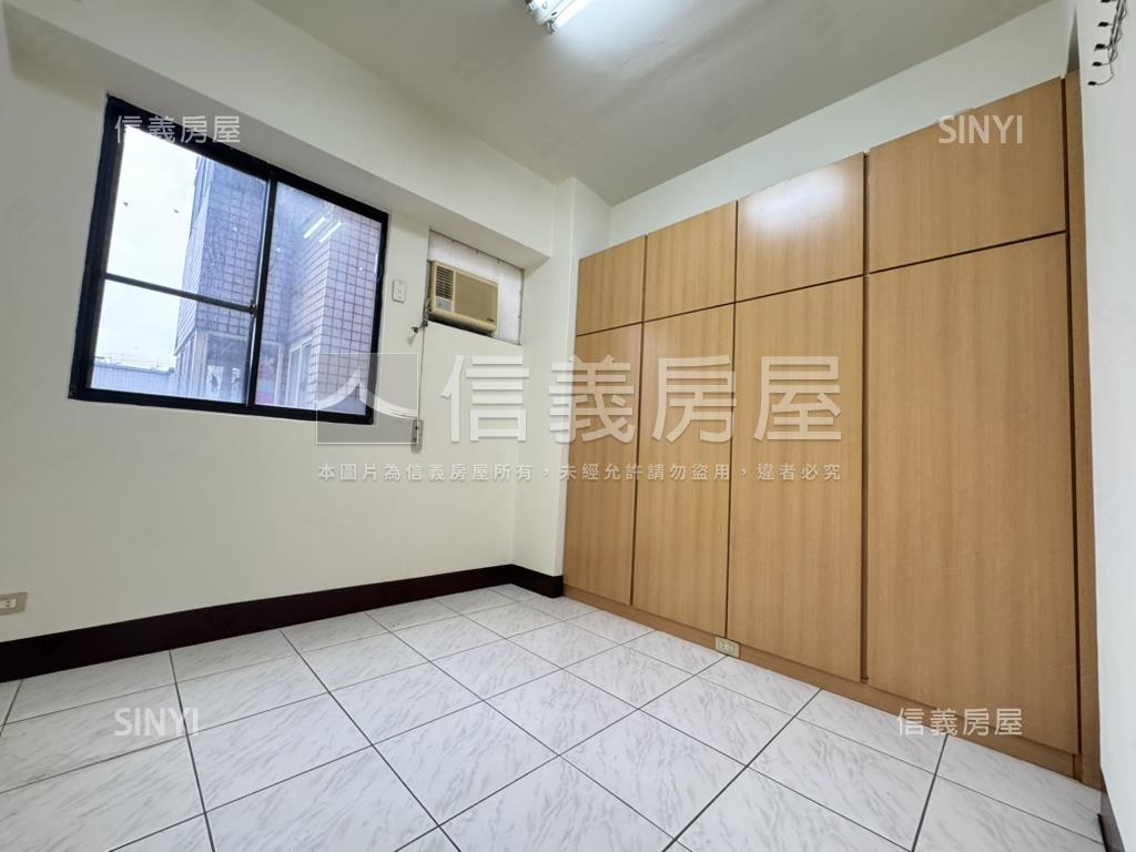 世紀三星稀有釋出三房車位房屋室內格局與周邊環境