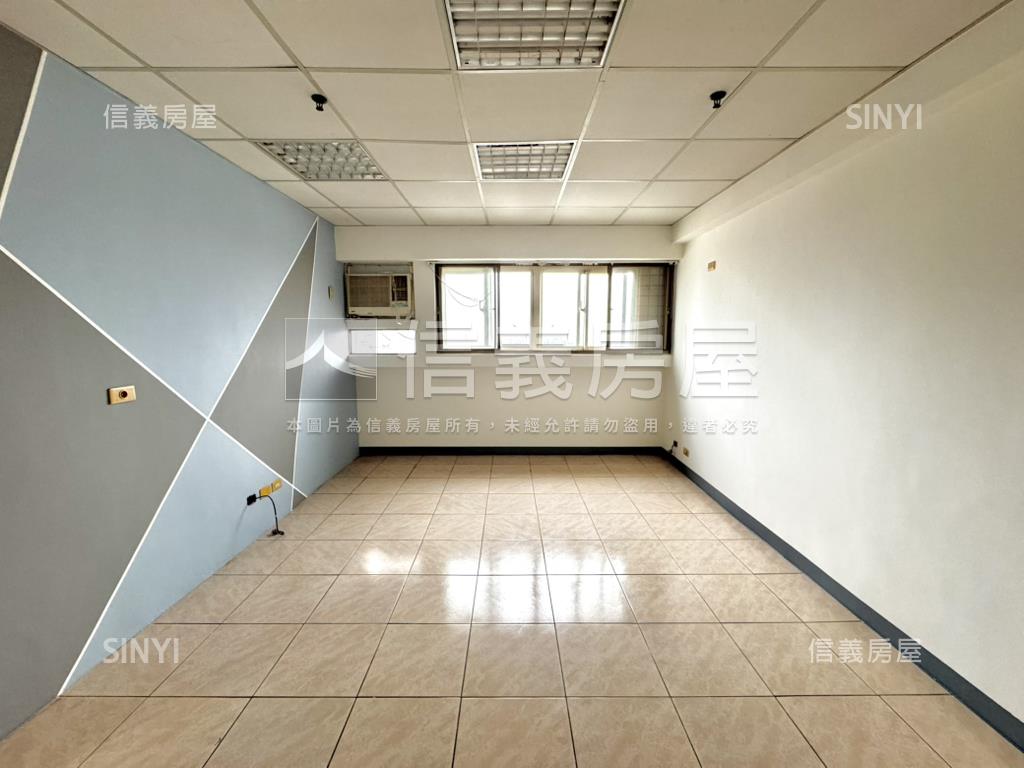 歐洲世界遠眺美景次頂三房房屋室內格局與周邊環境