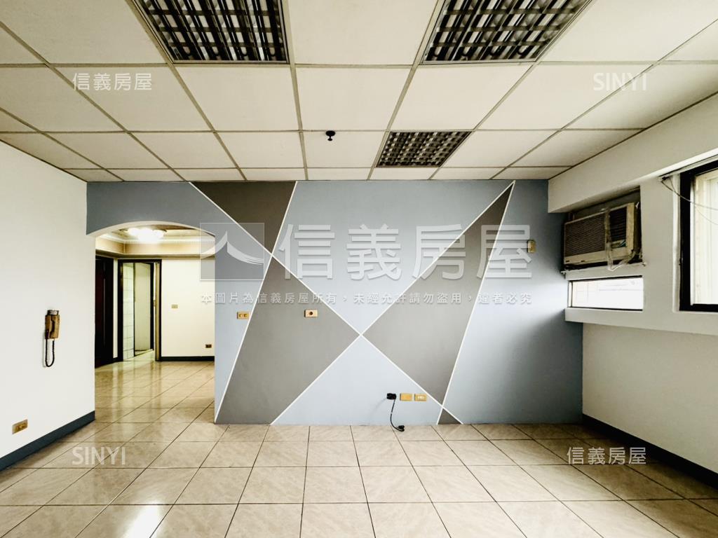 歐洲世界遠眺美景次頂三房房屋室內格局與周邊環境