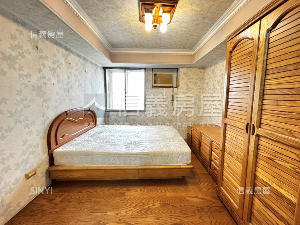 歐洲世界遠眺美景次頂三房房屋室內格局與周邊環境