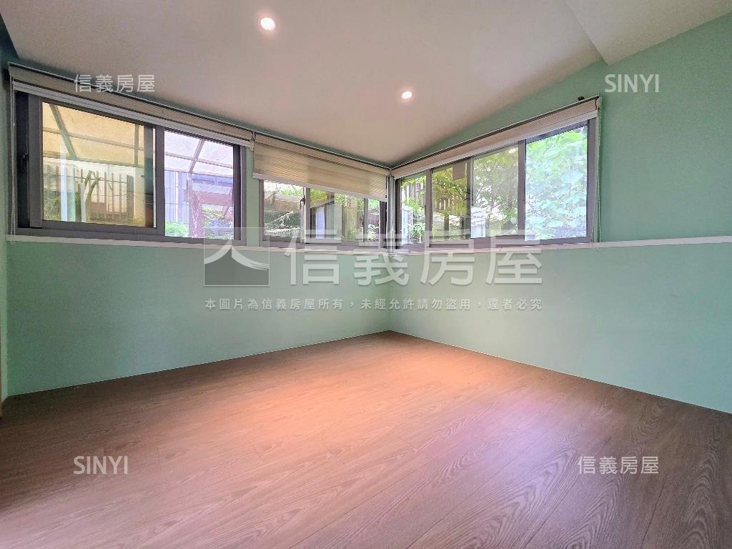 麗湖別墅邊間大車庫房屋室內格局與周邊環境