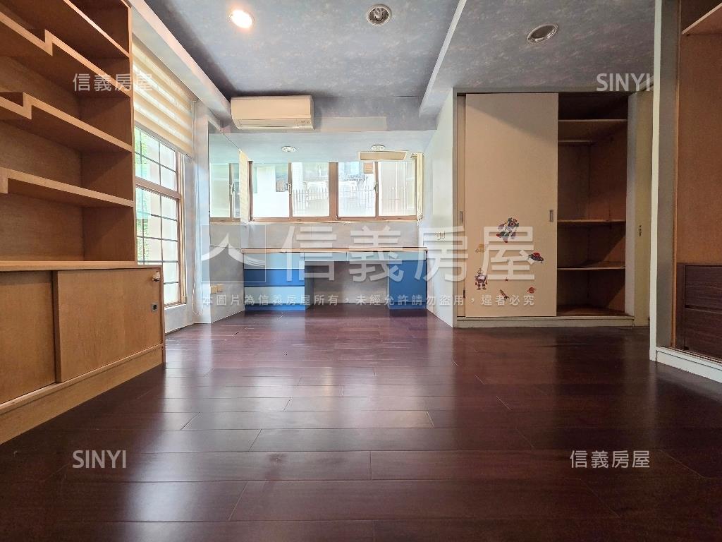 麗湖別墅邊間大車庫房屋室內格局與周邊環境
