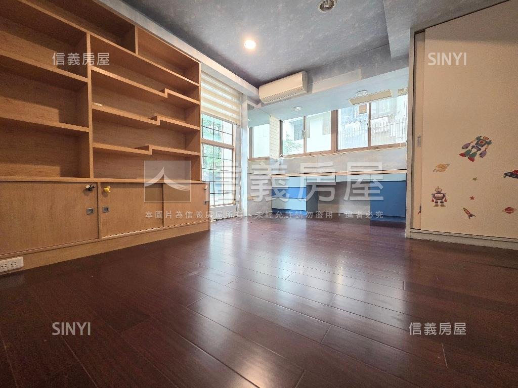 麗湖別墅邊間大車庫房屋室內格局與周邊環境