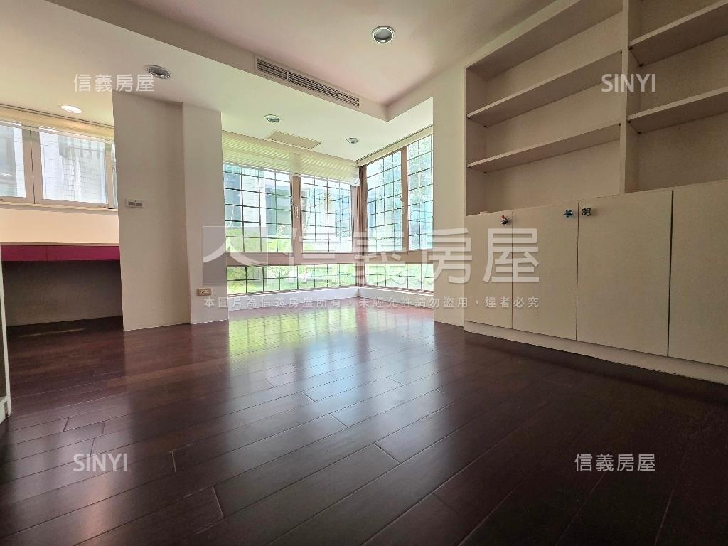 麗湖別墅邊間大車庫房屋室內格局與周邊環境