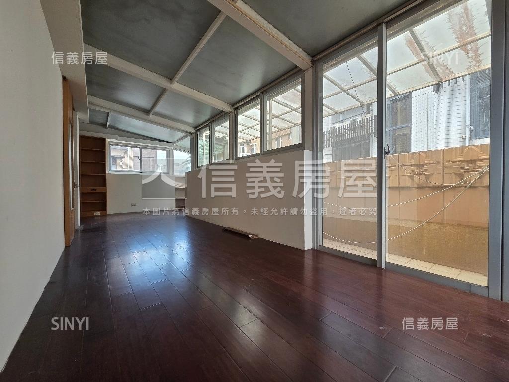 麗湖別墅邊間大車庫房屋室內格局與周邊環境