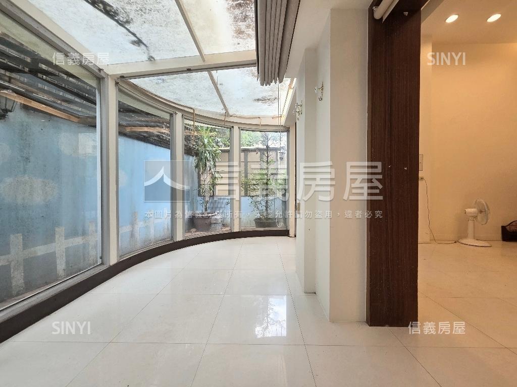 麗湖別墅邊間大車庫房屋室內格局與周邊環境