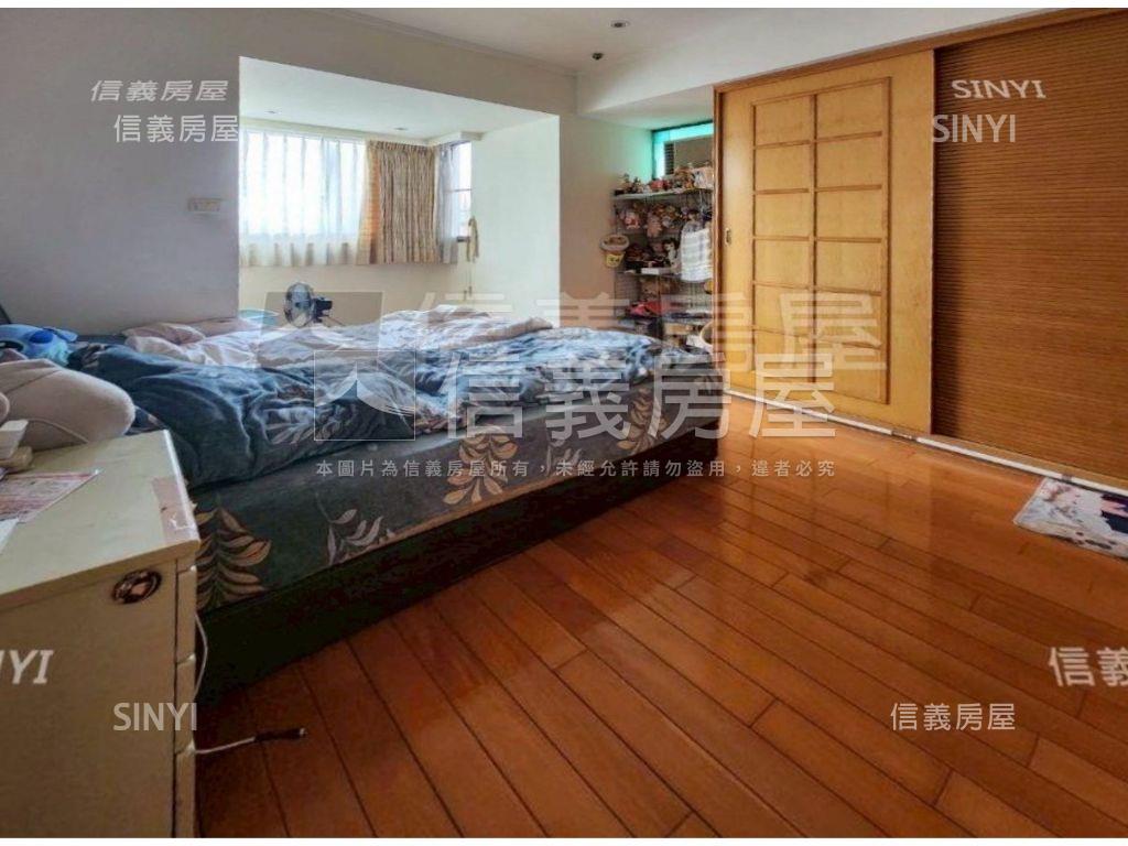 捷運電梯樓中樓２車位邊間房屋室內格局與周邊環境